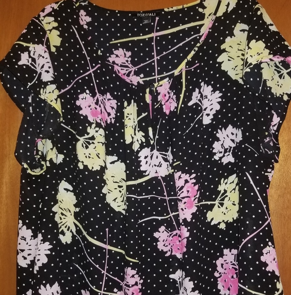 Roz & Ali floral blouse with keyhole detail